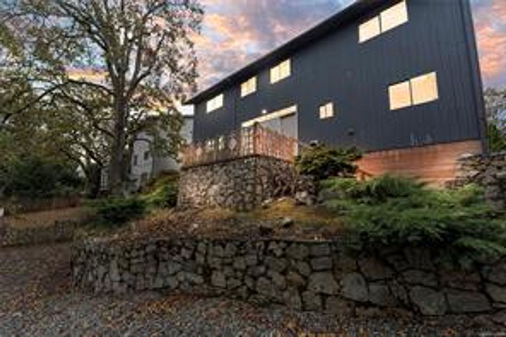 listing image 1604895482324