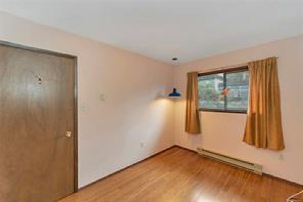 listing image 16042300680038