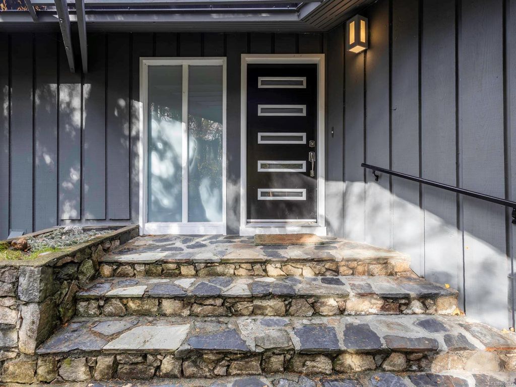 listing image 16044809400466601798
