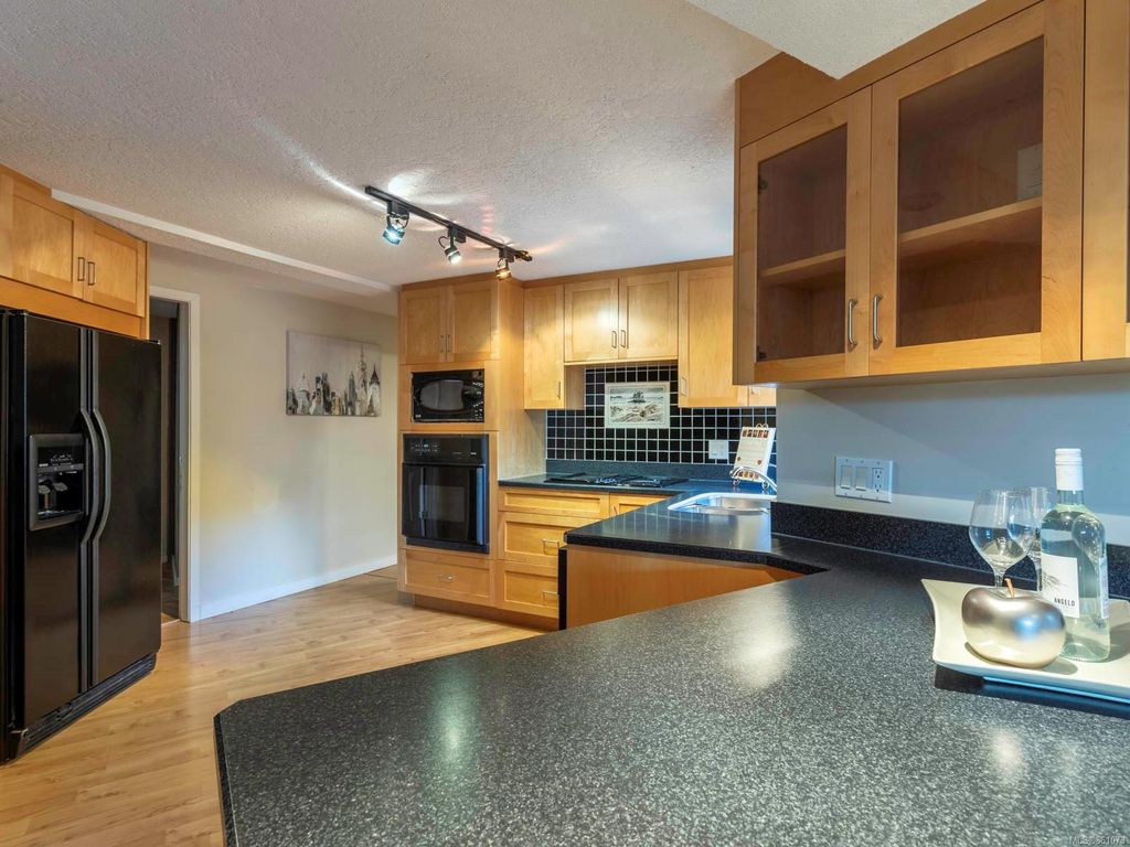 listing image 16049424282619581665