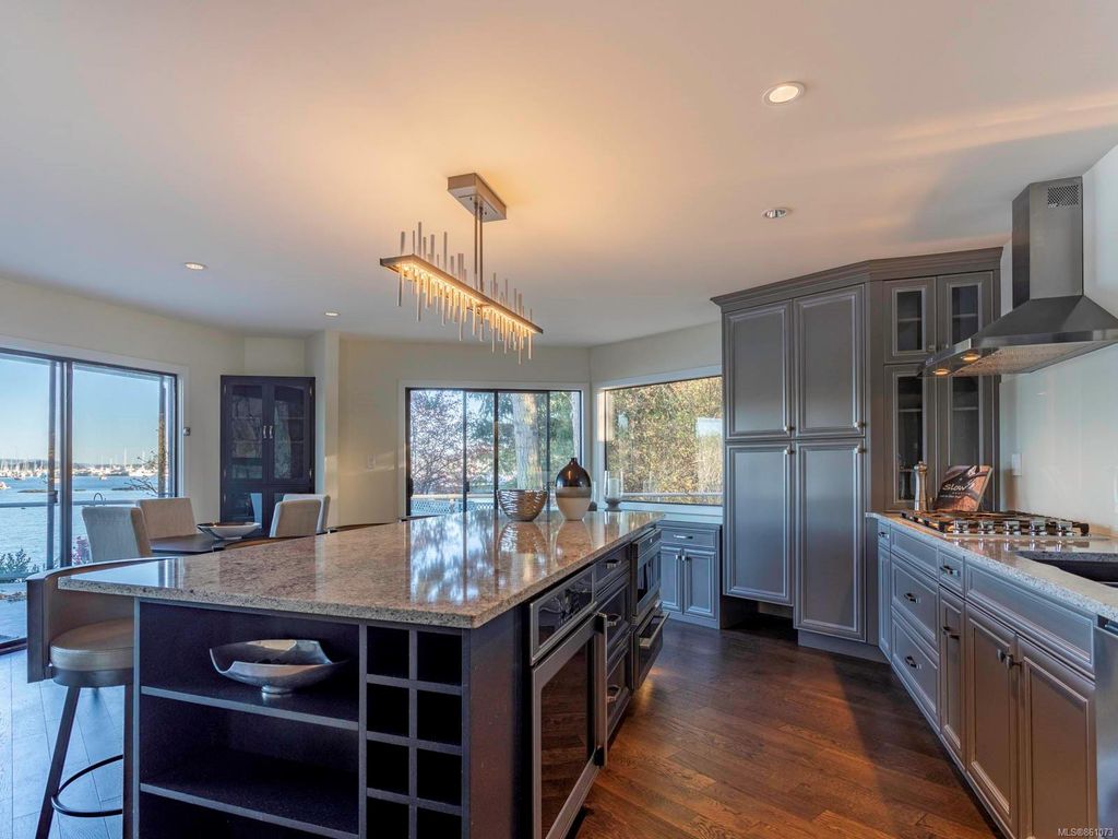 listing image 16048724812455348078