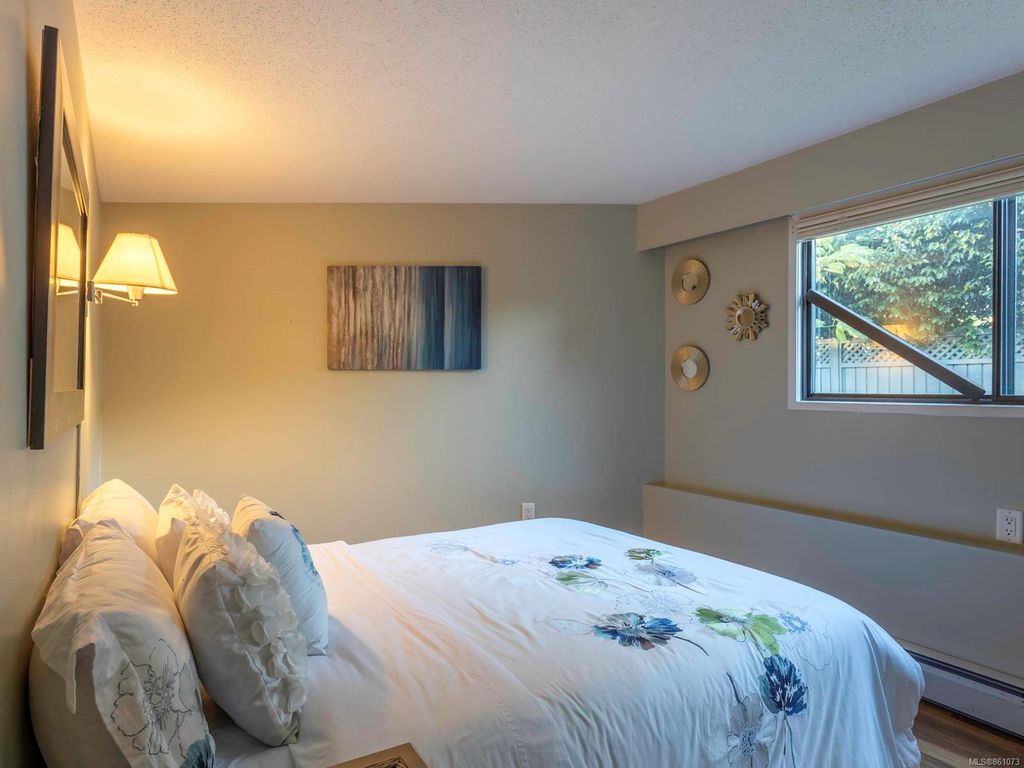 listing image 16045448833784328848