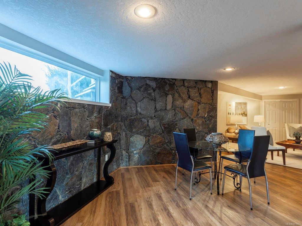 listing image 16045755427293040938
