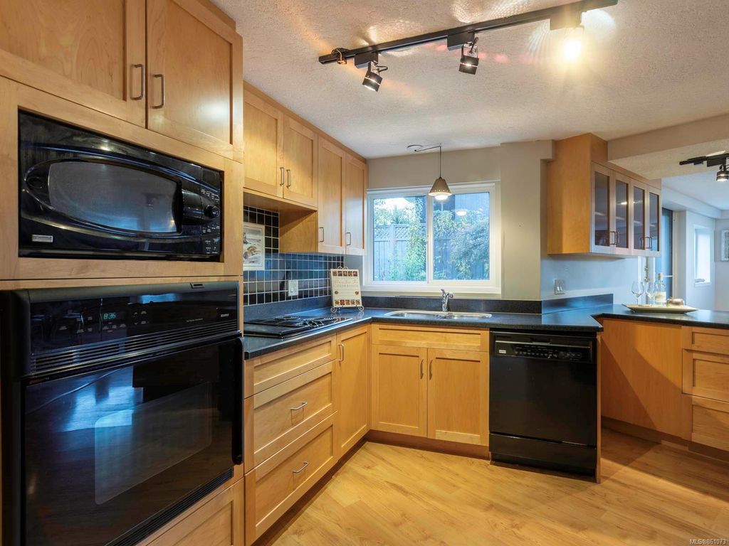 listing image 16047309775101544795