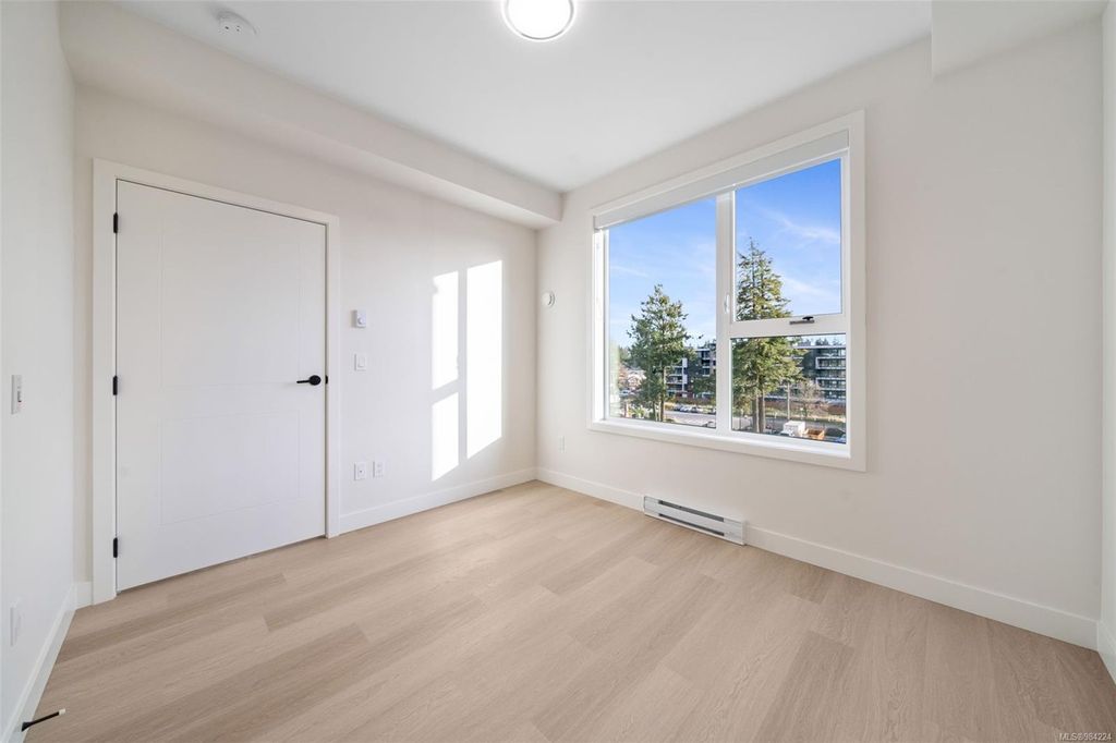 listing image 16045455168416402852