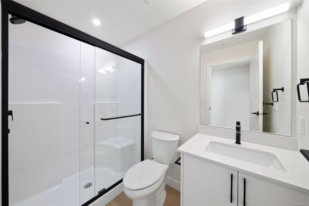listing image 16049789443371293483