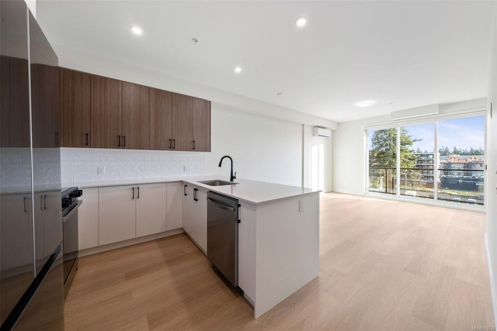 listing image 16049273125466547376