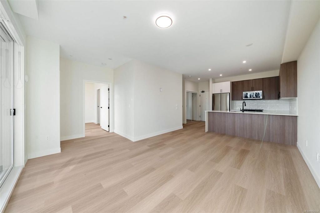 listing image 16042255264457381060