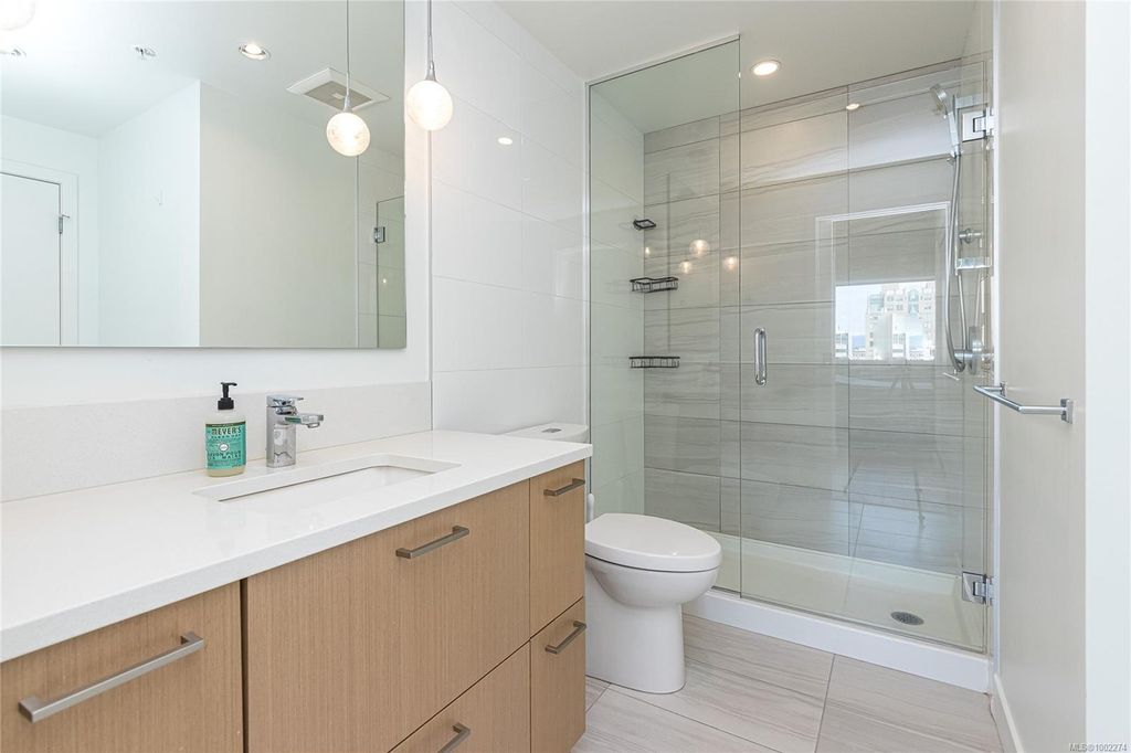 listing image 16043660177235571054