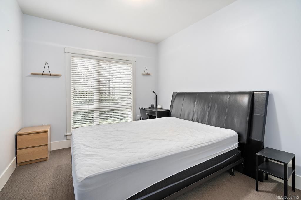 listing image 16049962282813956888