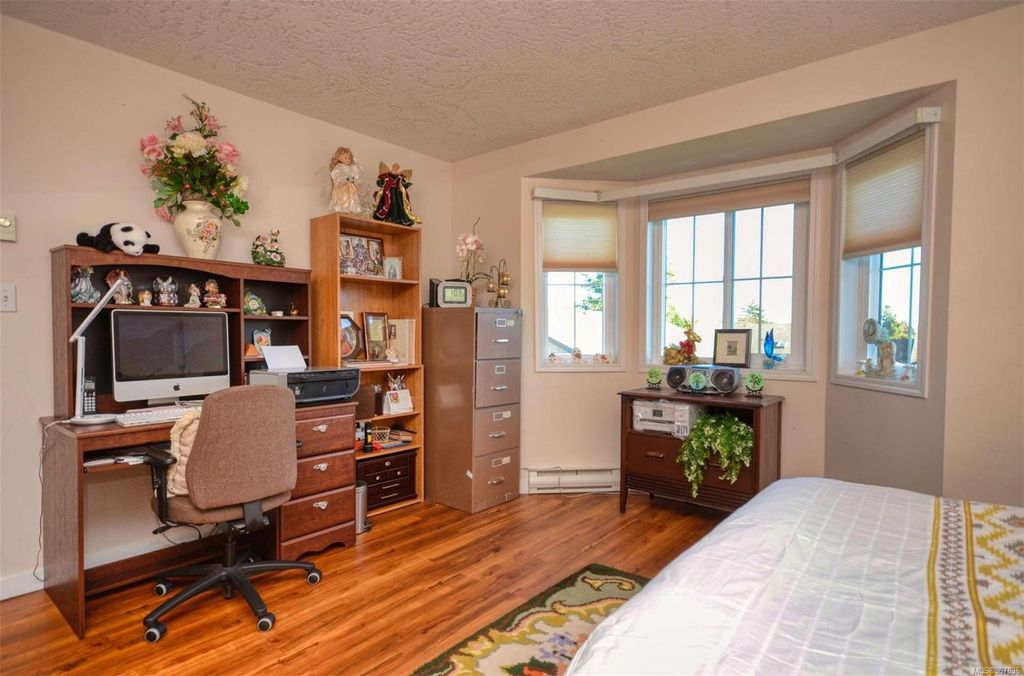 listing image 16048592130894317361