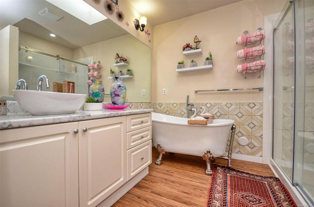 listing image 16042129720952668201