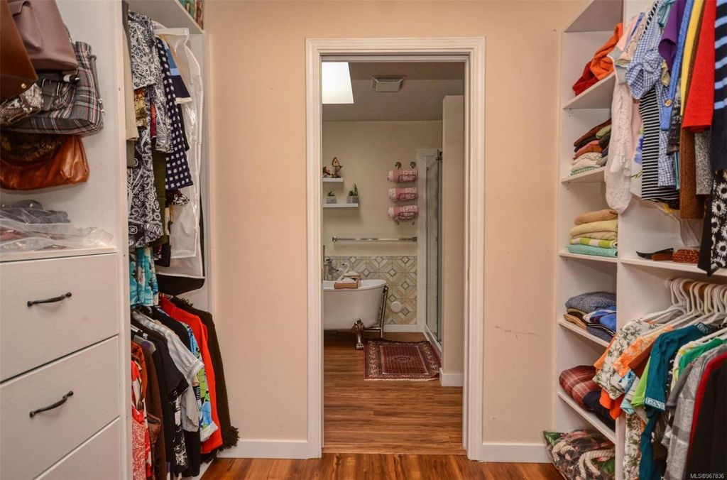 listing image 16046906860481144136