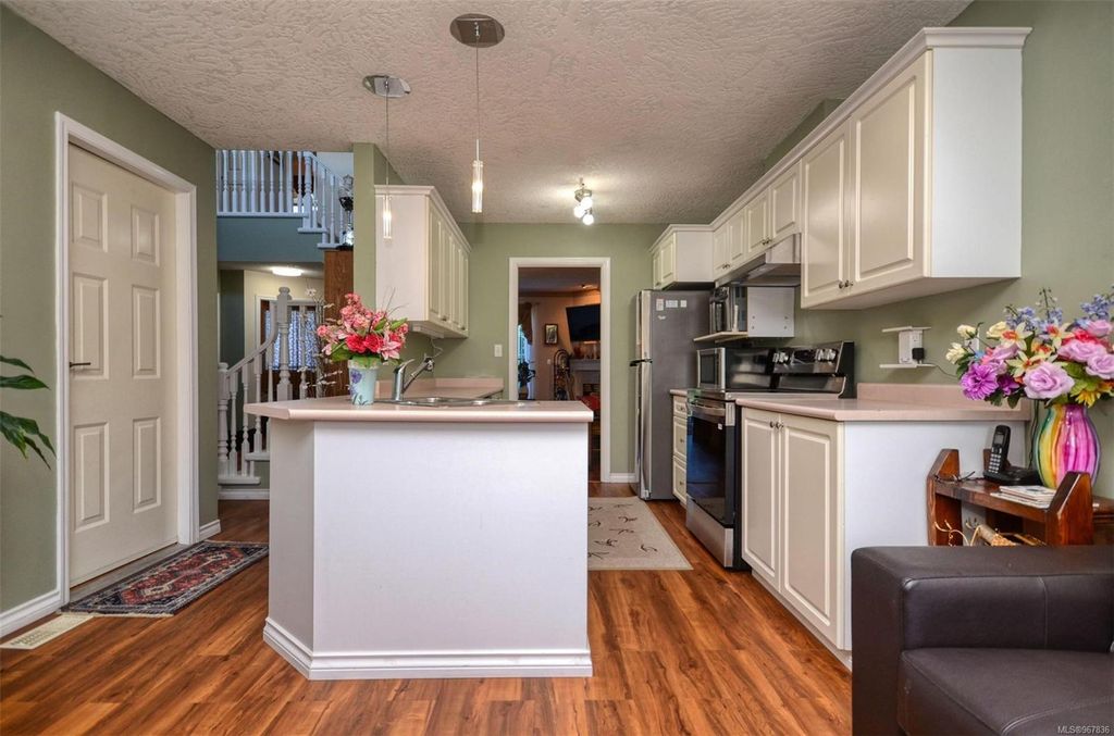 listing image 16046996191690688809