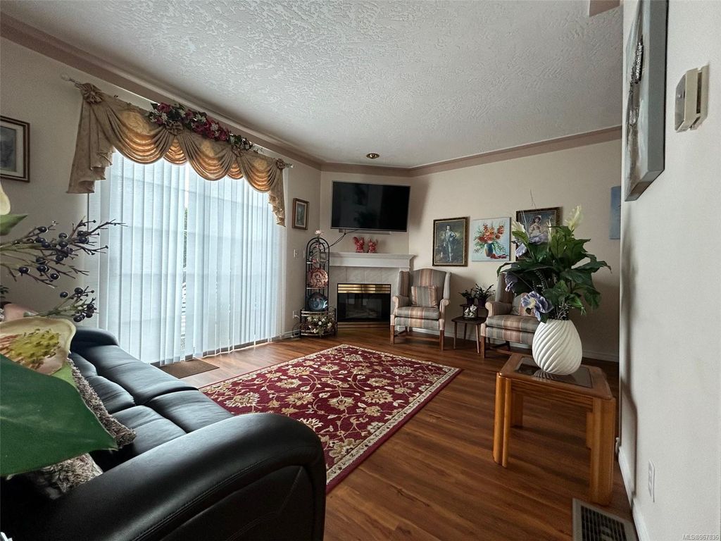 listing image 16049856932897992216