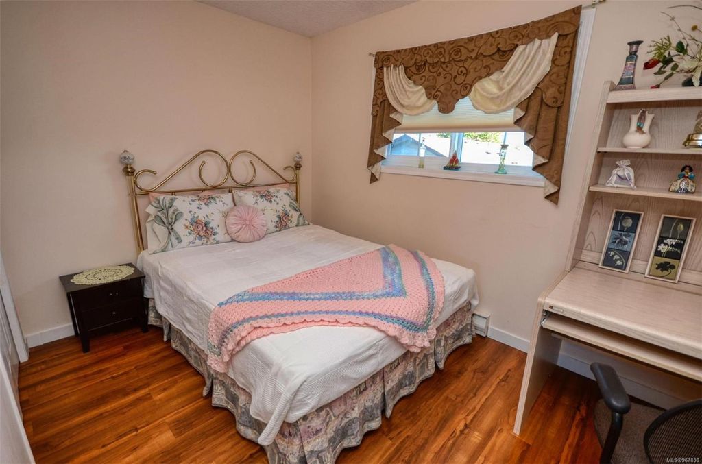 listing image 16044605804548565900