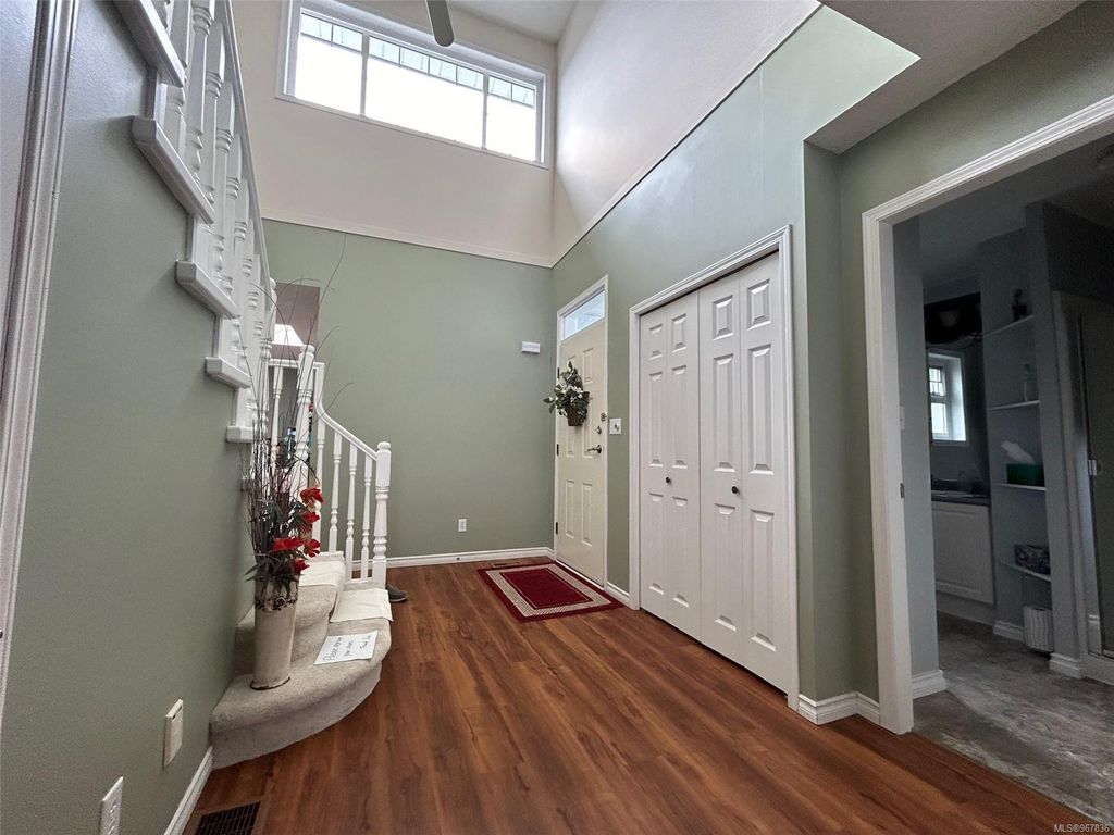 listing image 16046704461673358506