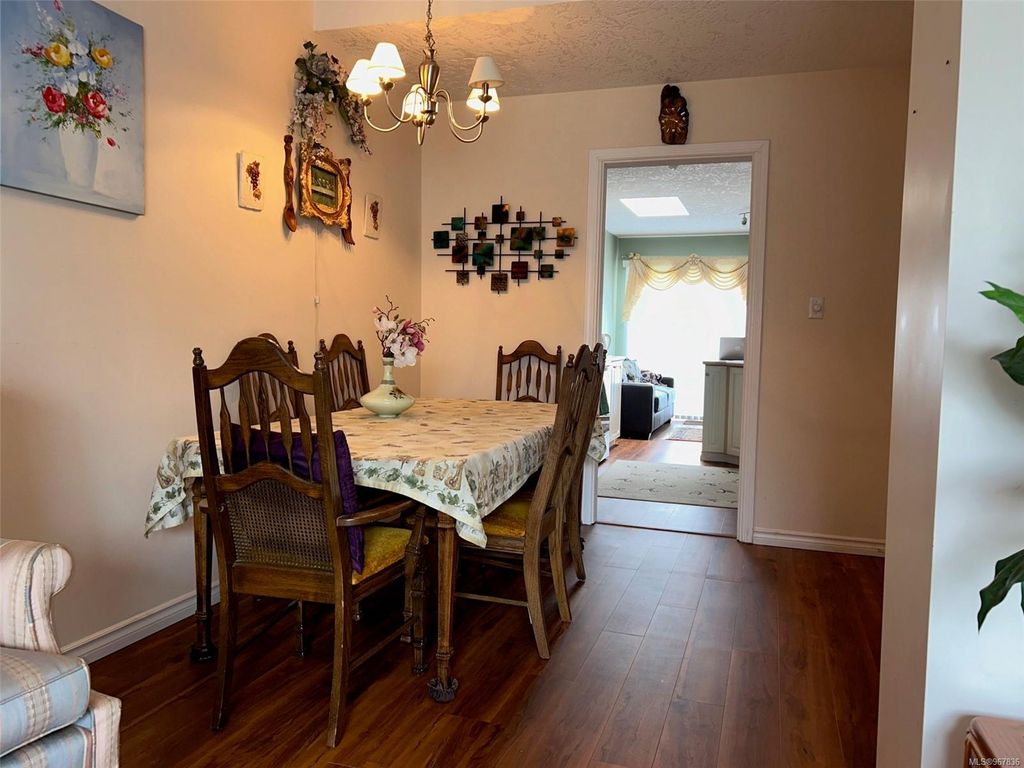 listing image 16048019611032420455