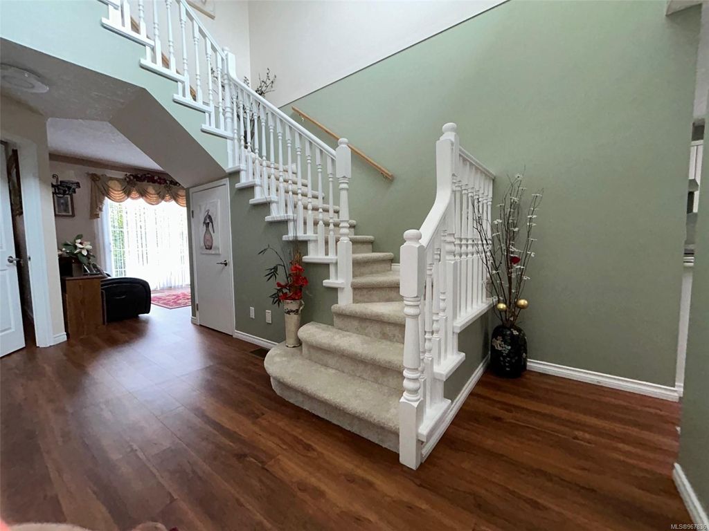 listing image 16047412194109043302