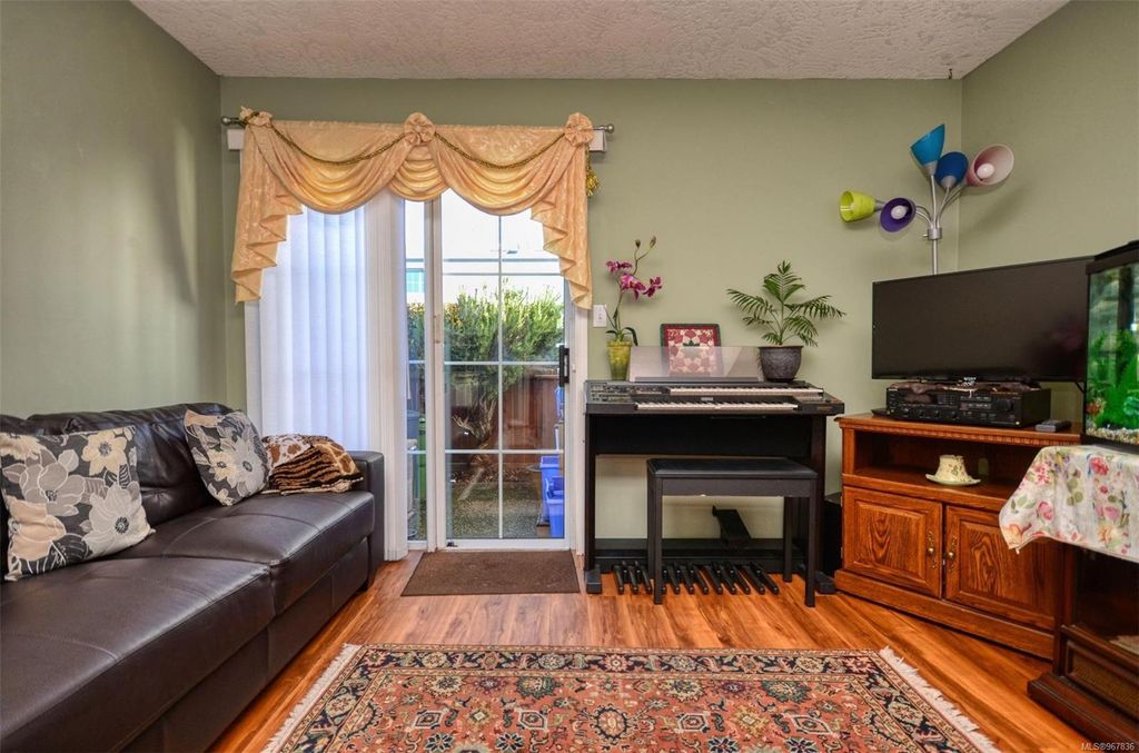 listing image 16041602223940150845