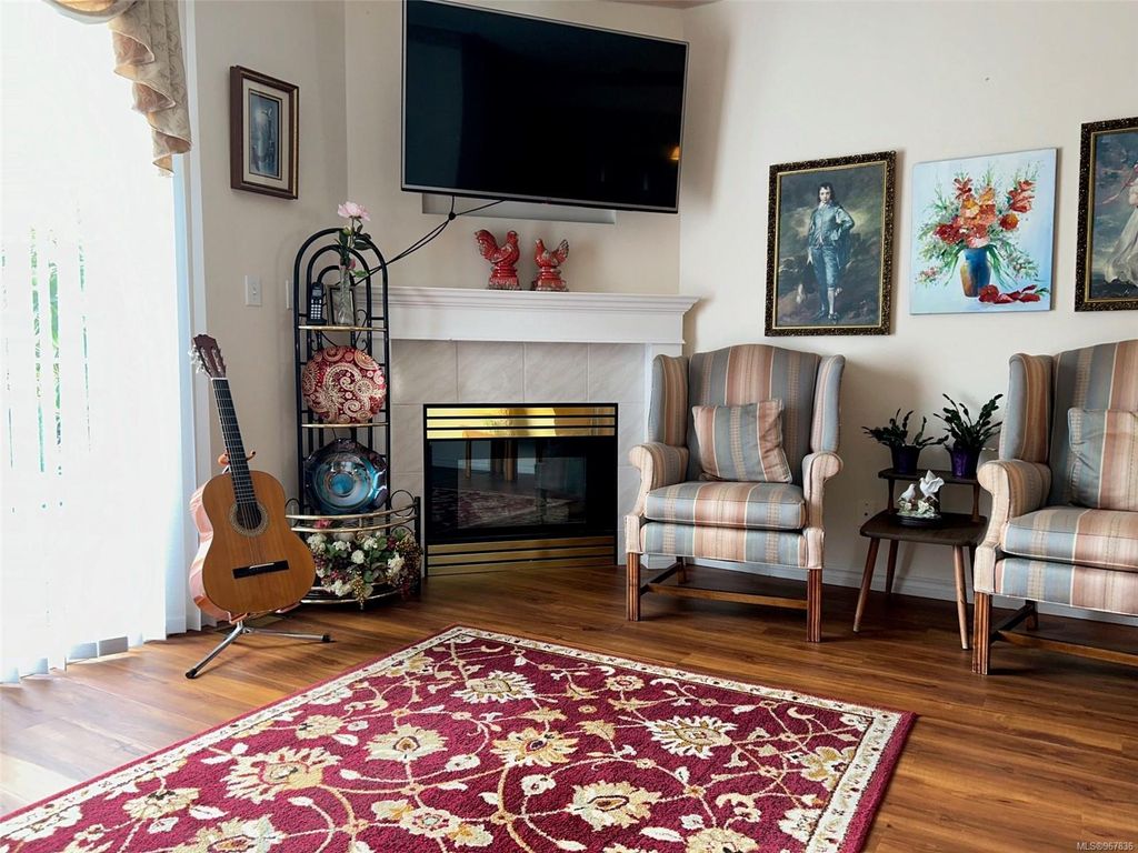 listing image 16046357060164824768