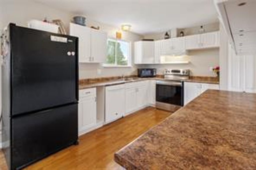 listing image 16044277897454