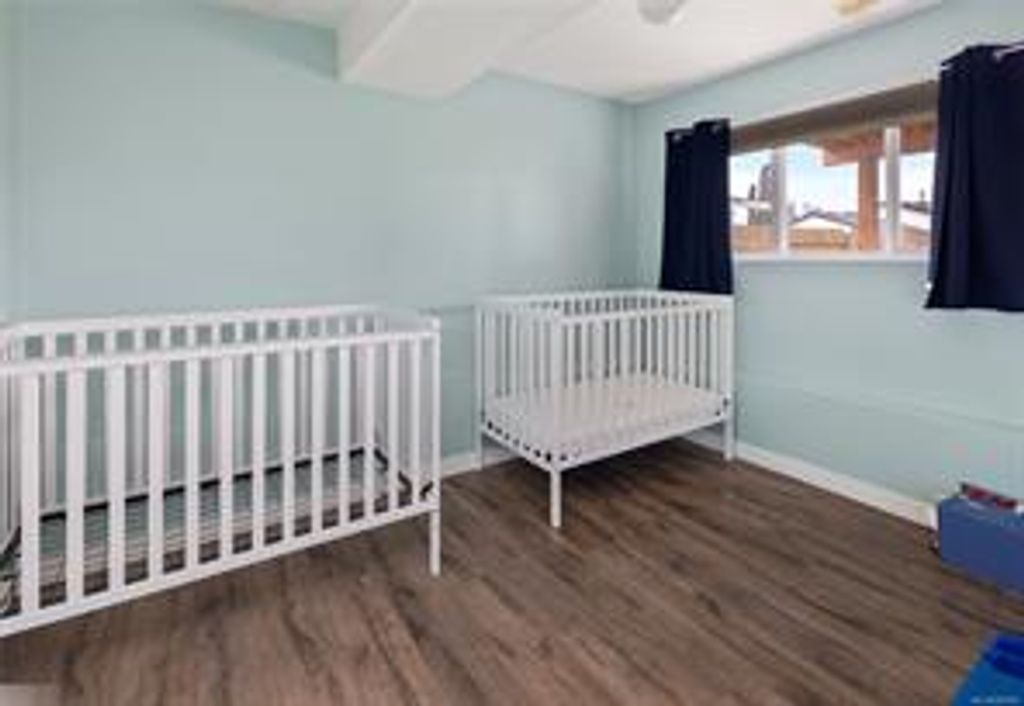 listing image 16042926941561