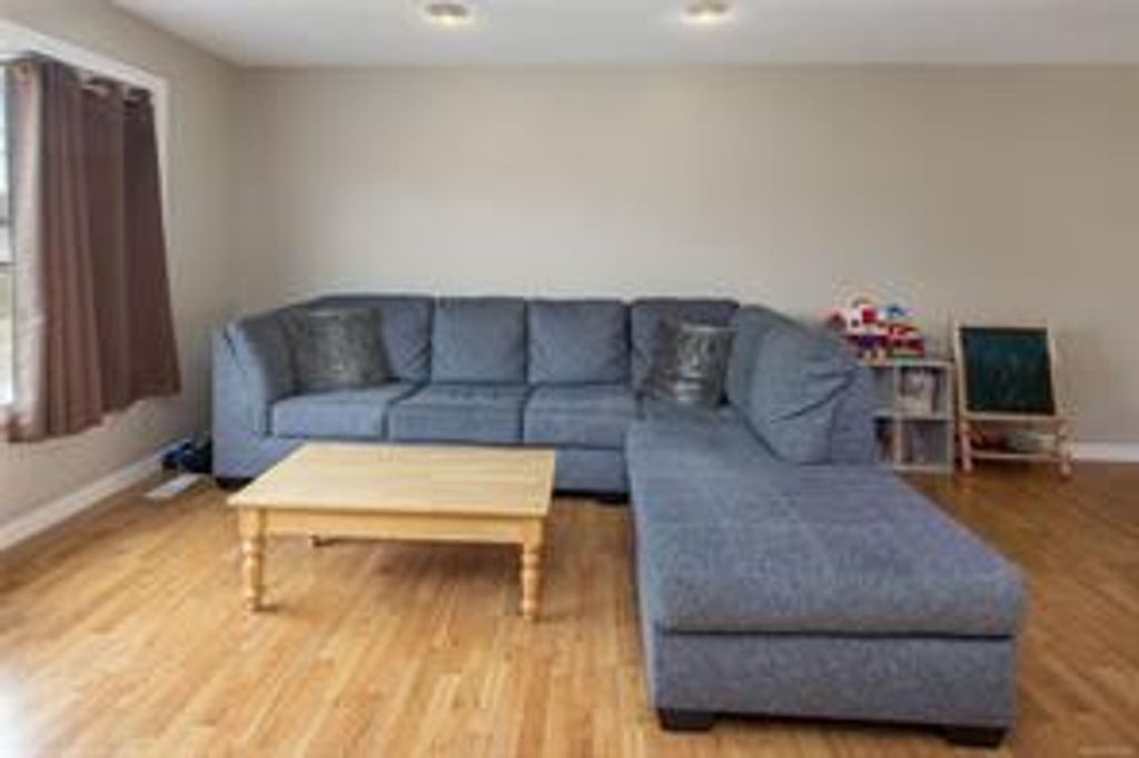 listing image 16042800579312