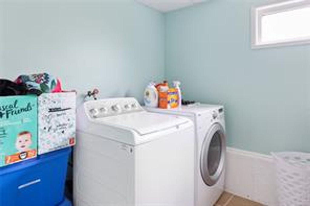 listing image 16041179556699