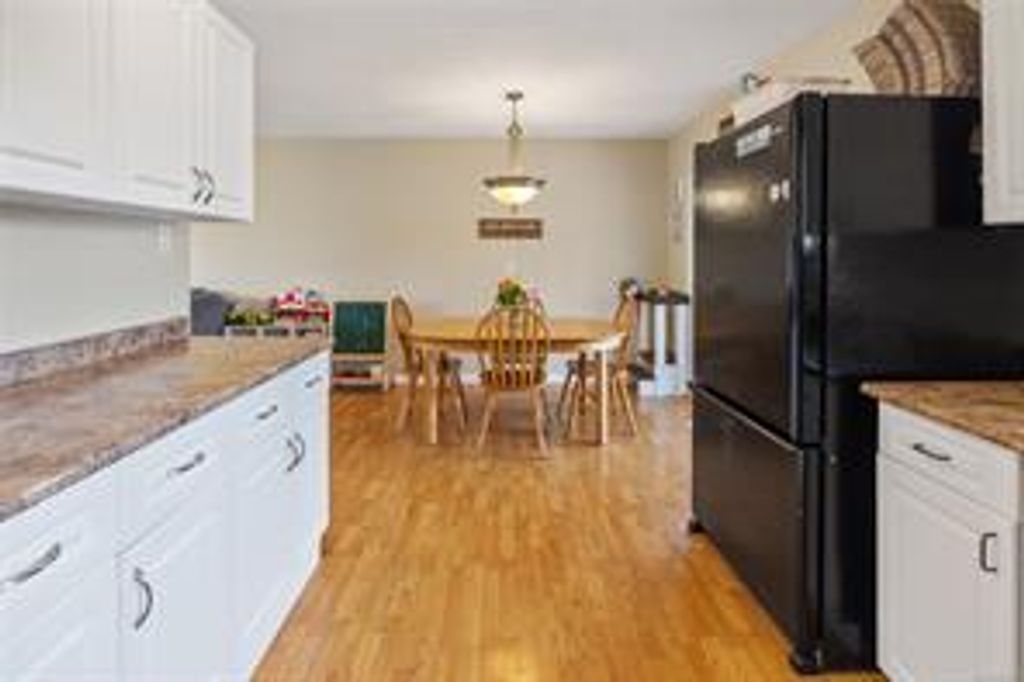 listing image 16043277515897