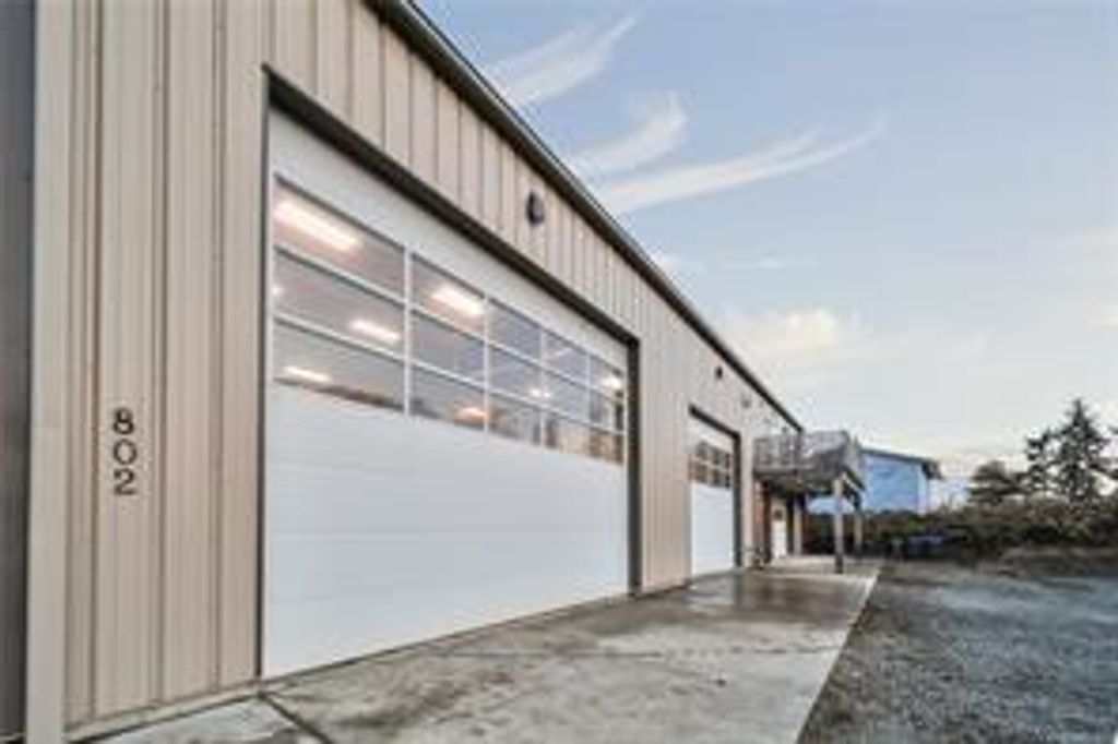 listing image 16049700523992100721