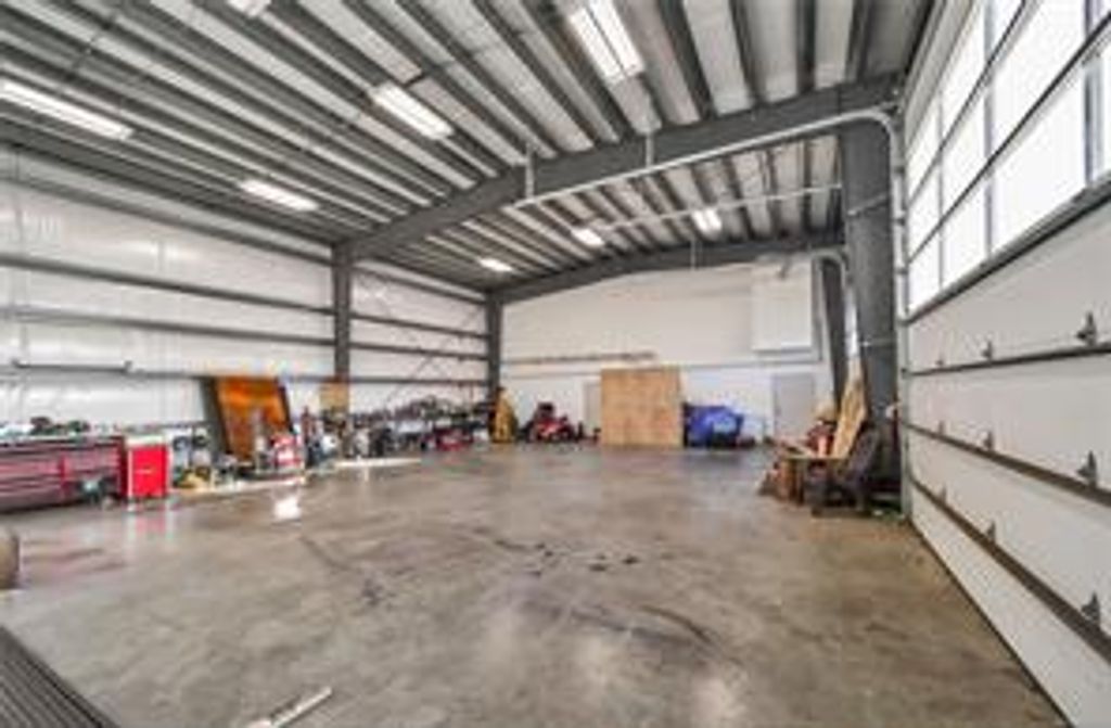 listing image 16044778057186440490