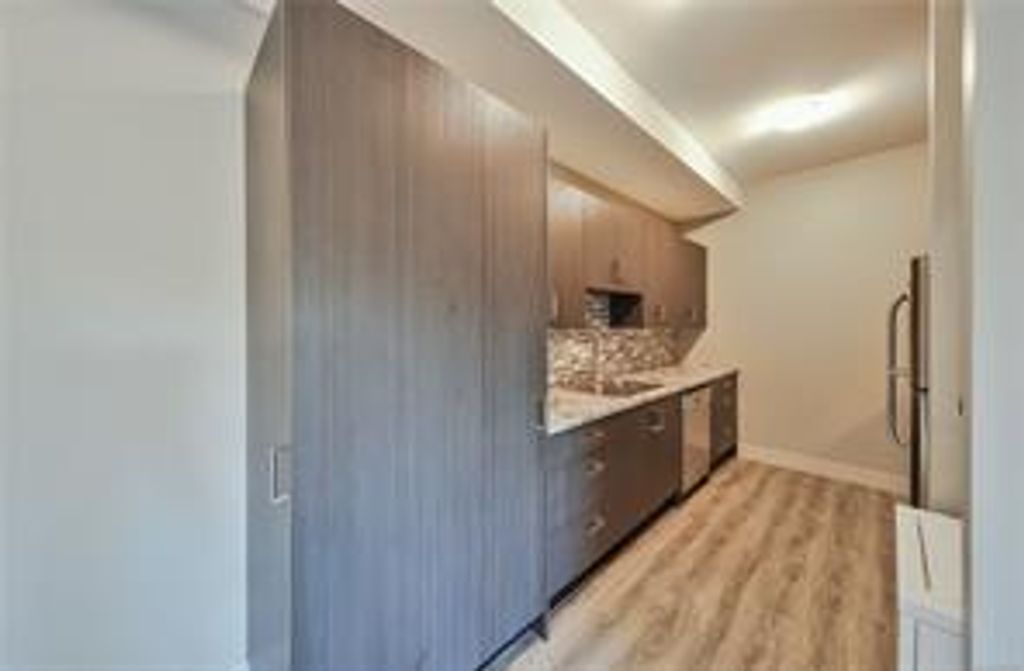 listing image 16049452014837079438