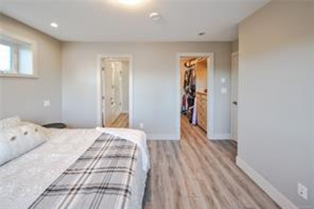 listing image 16049076163905161731