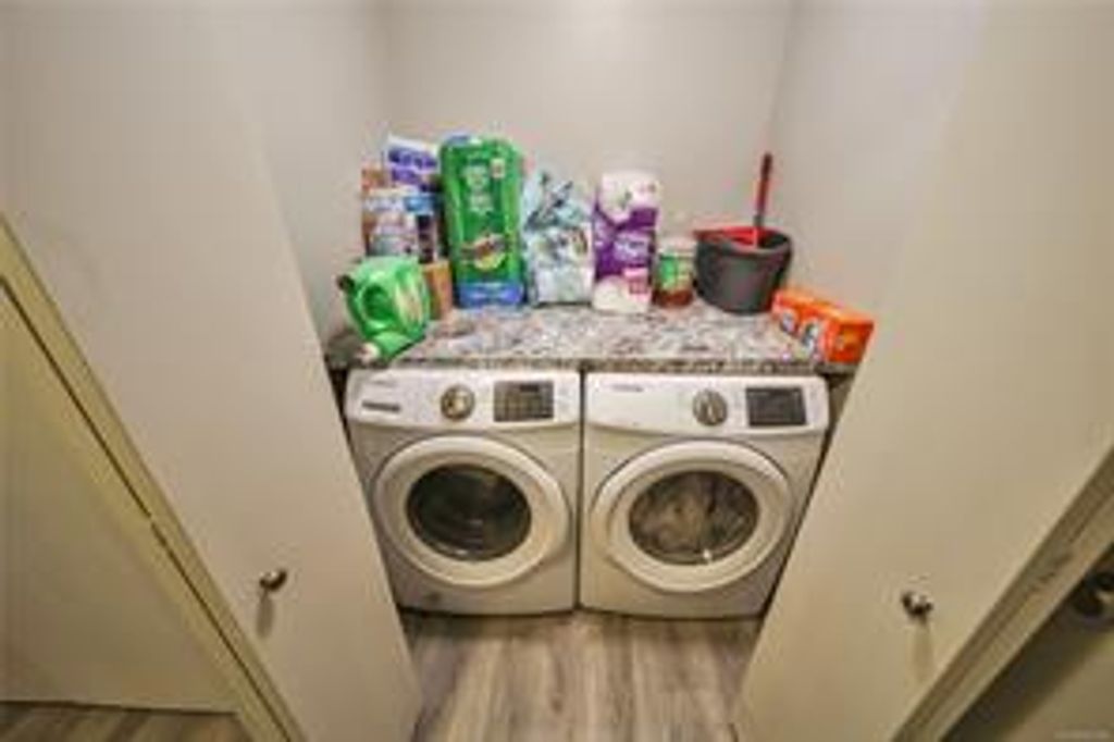 listing image 16043585964172719317