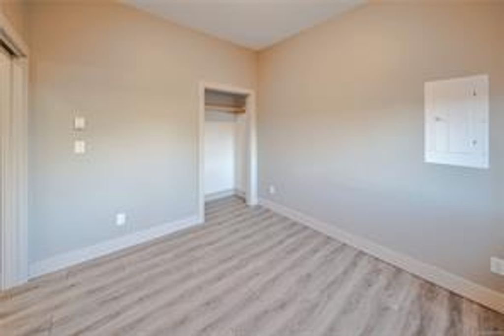 listing image 16046372886516622000