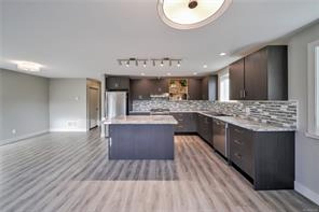 listing image 16049942196889088626
