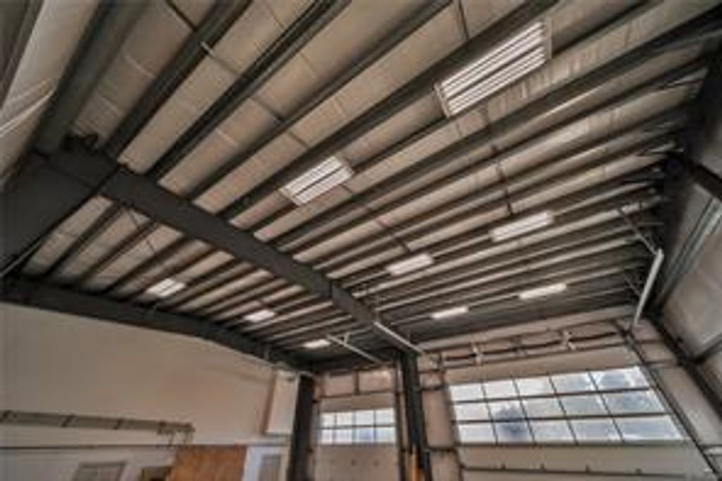 listing image 16048012480955819467