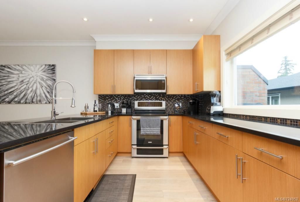 listing image 16041022952578230598