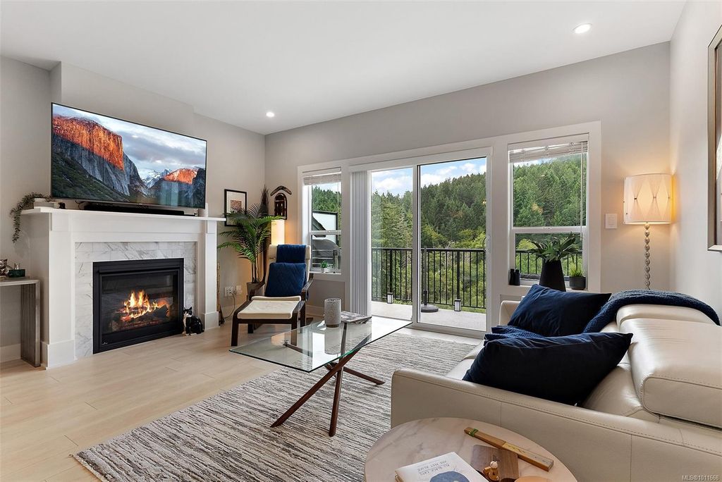 listing image 16049378079612874500