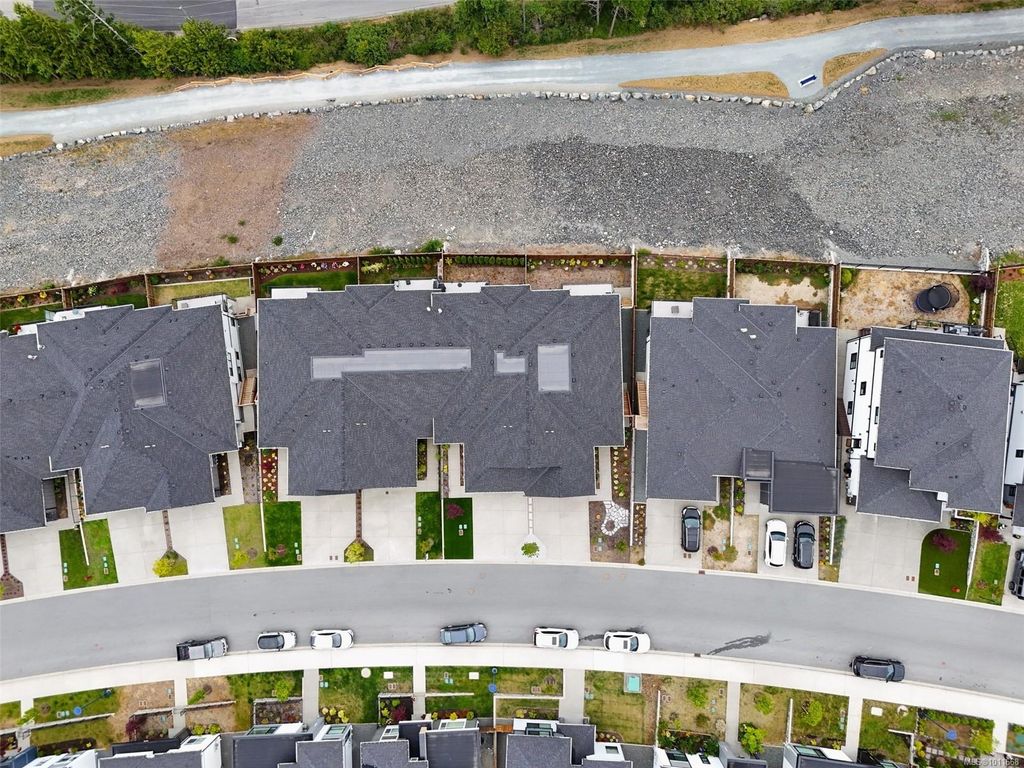 listing image 16049669544606902313