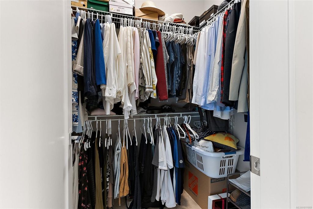 listing image 16043086249415038821