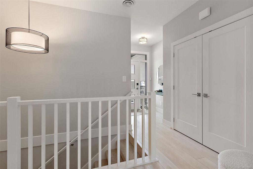 listing image 16042891928804975818