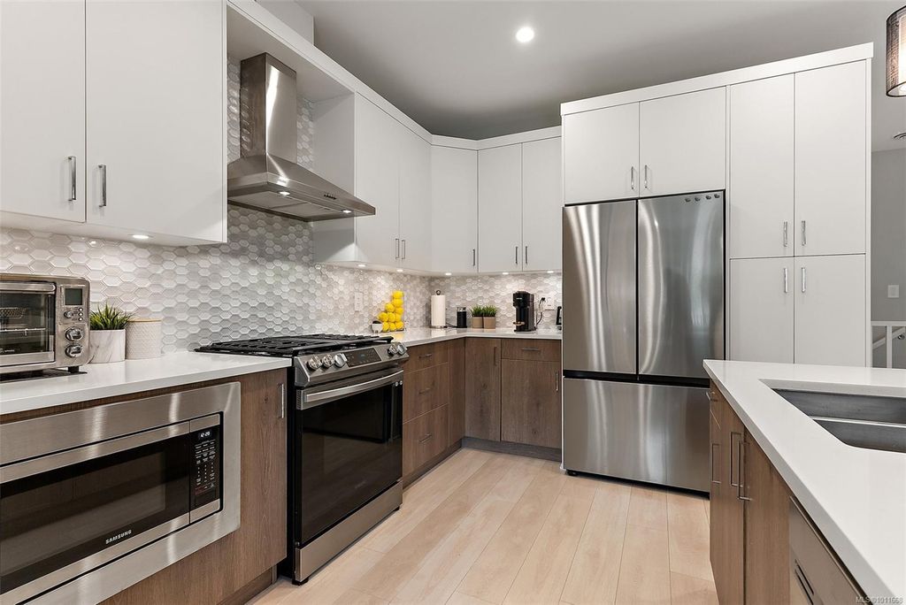 listing image 16044750313435109319