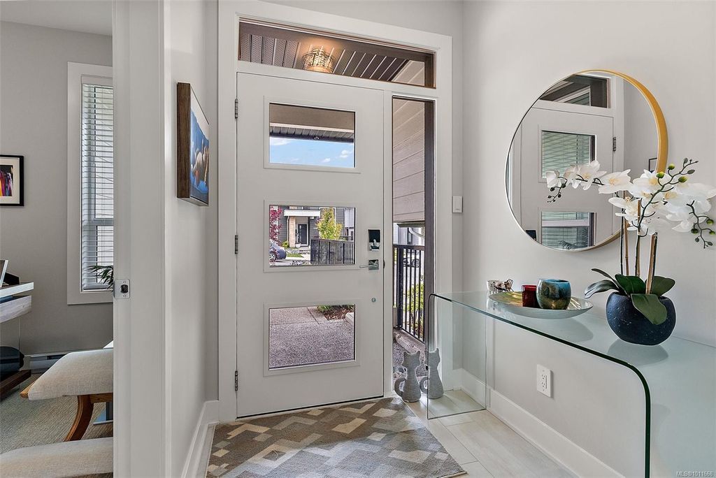 listing image 16048489167193854545