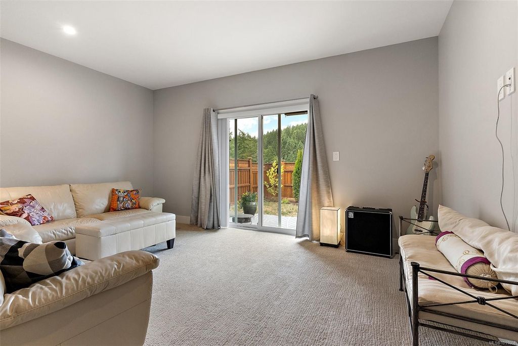 listing image 16049114145835498239