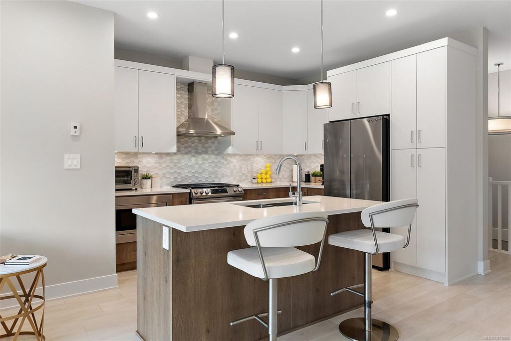 listing image 16044307025280480357