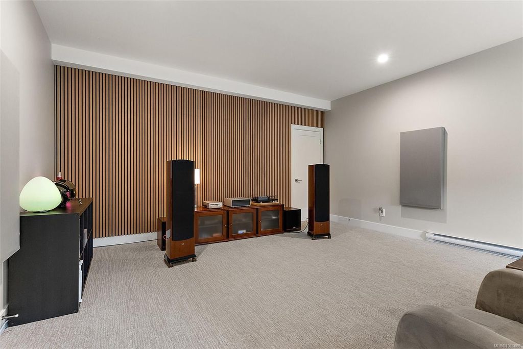 listing image 16044137010891209284