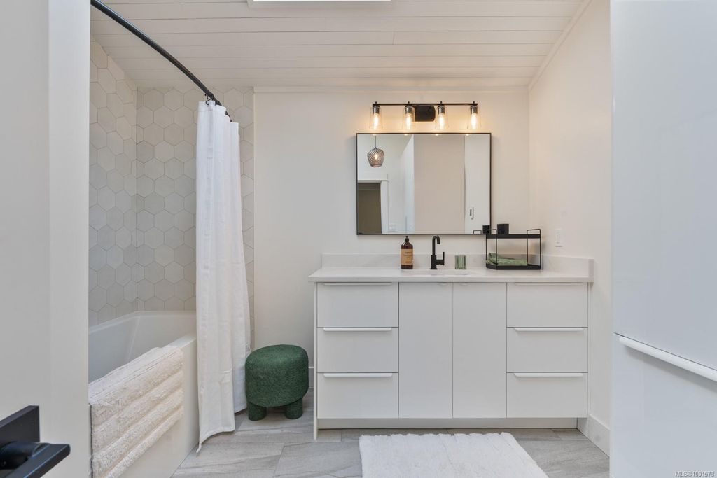 listing image 16045667244962528009