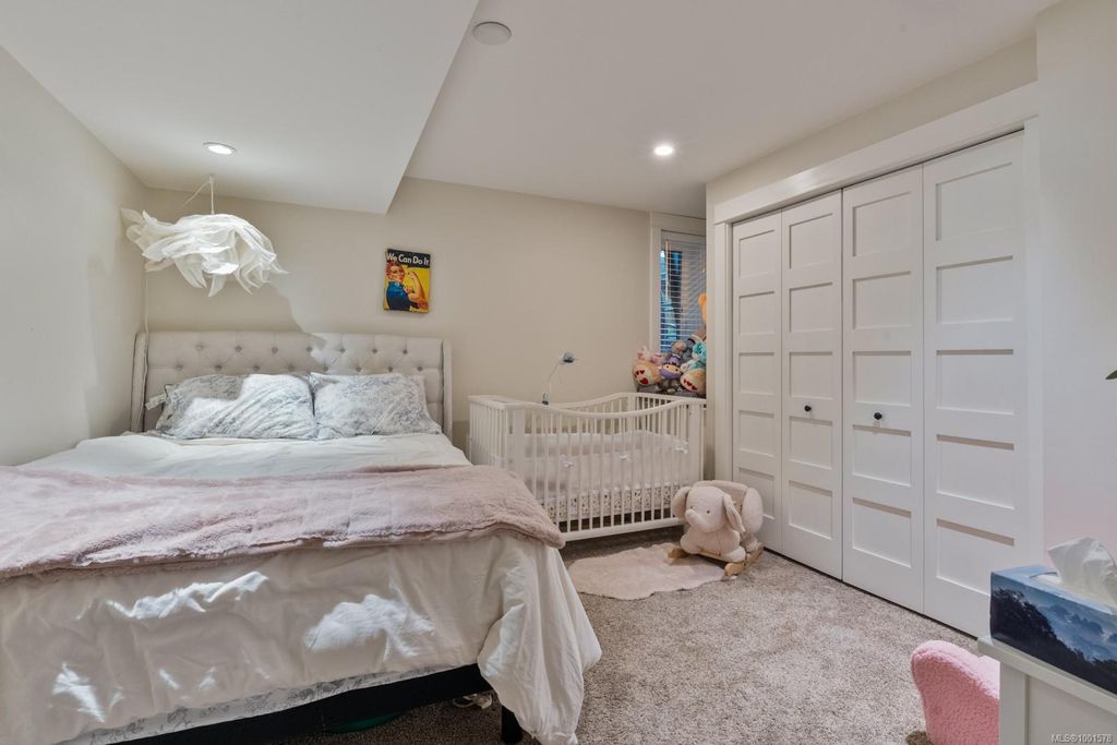 listing image 16045965491938941203